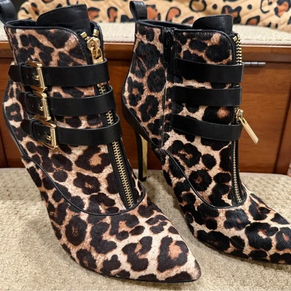 Michael Kors, like new, size 8, leopard ankle booties - Picture 1 of 10